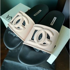 Dolce & Gabbana Beachwear Gomma Slide Shoes. Black Rose Pink . Size 9. Euro 40.
